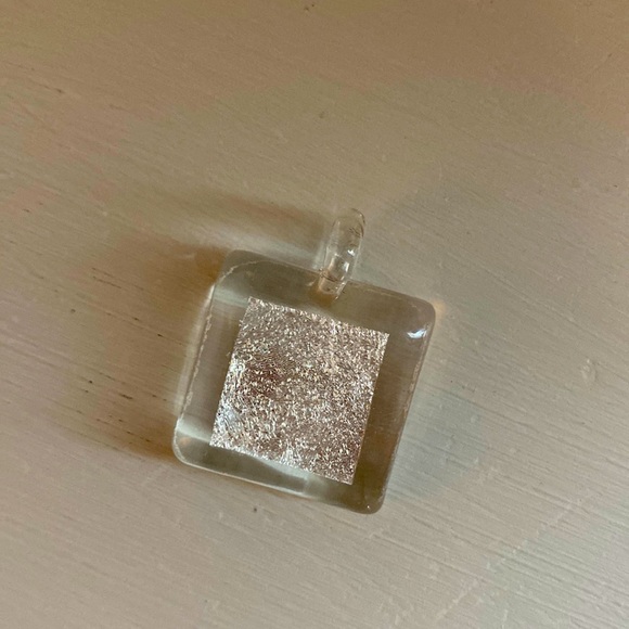 Glass necklace. - Picture 1 of 4